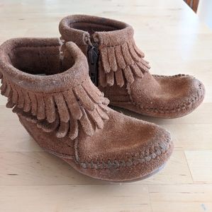 Girls Minnetonka double fringe side zip boots